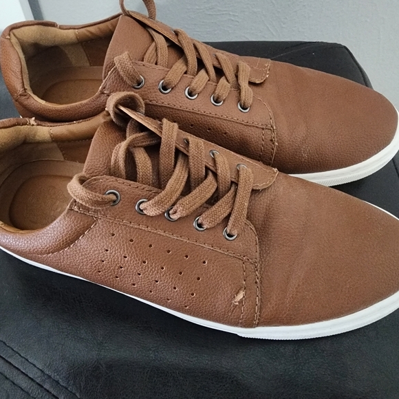 Vince Camuto Boy's Grafte Sneaker - Picture 7 of 11